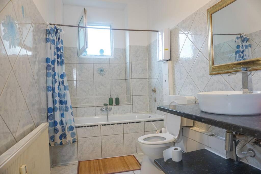 Apartment In Wuppertal - Charmante 3-Zimmer-Oase Mit Kamin Und Badewanne Eksteriør billede